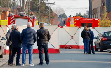 Të paktën katër persona humbën jetën pasi një makinë u përplas me turmën në Belgjikë