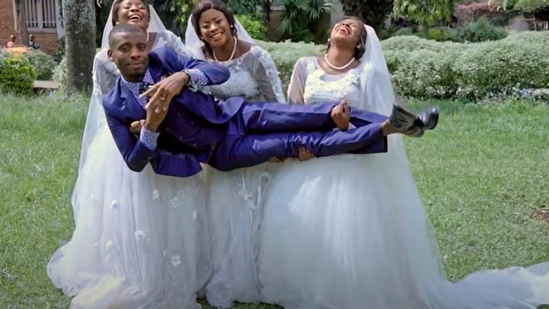 Burri në Kongo u martua me motrat trinjake pasi të tria i propozuan atij njëkohësisht