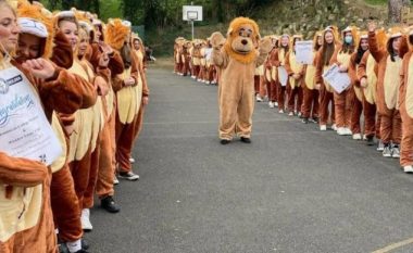 252 persona me kostume luani vishen për të thyer rekordin Guinness
