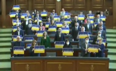 Deputetët e Kosovës në mbështetje të Ukrainës, por jo edhe ata nga Lista serbe