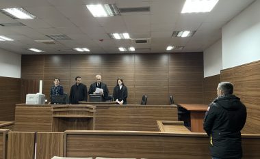 Dënohet me 3 vite burgim i akuzuari për grabitjen e bankës në Ferizaj