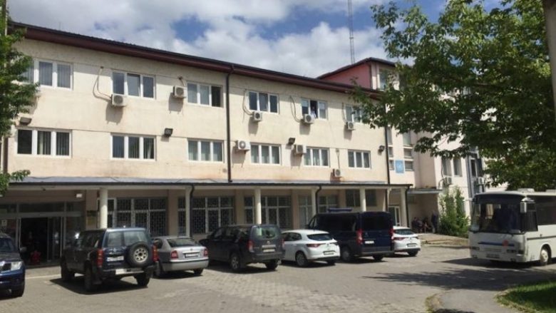 Paraqiten në punë disa gjyqtarë serbë në Gjykatën e Mitrovicës, të tjerët vazhdojnë me bojkotimin e punës