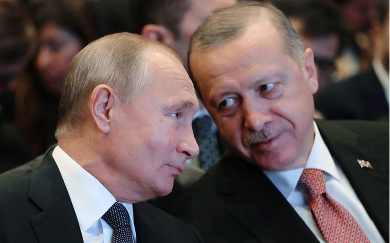 Turqia nuk do t’i vendos sanksione Rusisë: Duhet të mbetet dikush që të flasë me ata