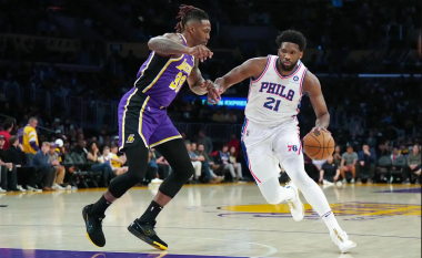 Philadelphia 76ers marrin një fitore të madhe në udhëtim te Lakers
