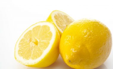 Tri mënyra se si të përdorni limonët e mbetur për të pastruar kuzhinën