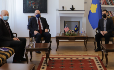 Ambasadori amerikan, Jeff Hovenier takohet me ministrin Çeku