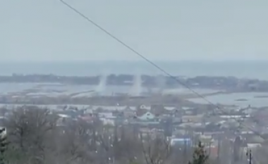 Pamje të verifikuara: Helikopterët rusë qëllojnë në qytetin port të Mariupolit në Ukrainë