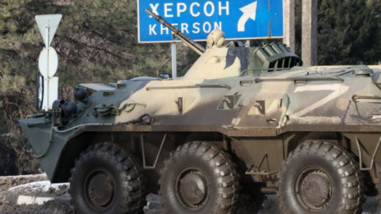 Trupat ruse futen me forcë në ndërtesën e këshillit të qytetit Kherson, thotë kryebashkiaku