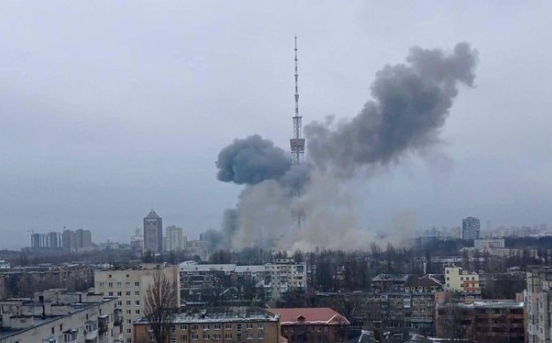 Rusia sulmoi transmetuesin publik të Ukrainës – së paku pesë të vrarë dhe pesë të plagosur