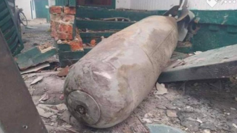 Ministri Ukrainas publikon imazhe: Bomba ruse 500 kg bie në një ndërtesë banimi