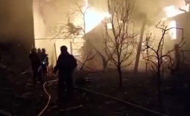 Sulmohen disa lagje të banuara të Kievit, shpërthime bombash edhe në Kharkiv
