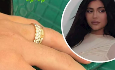 Kylie Jenner shihet me unazë diamanti – nxit thashethemet se mund të jetë martuar me Travis Scott