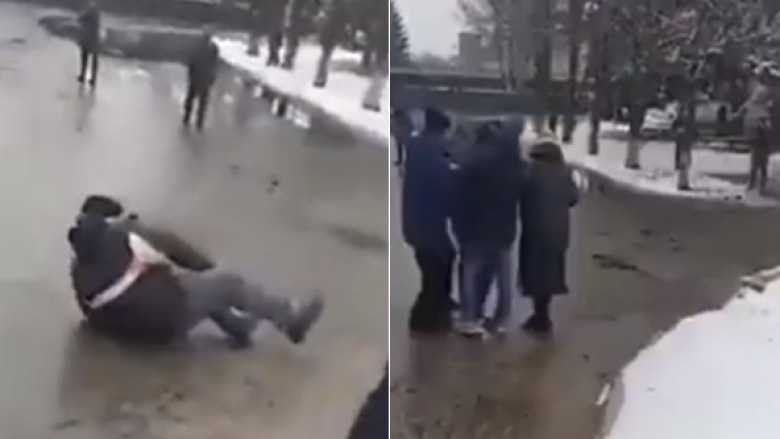 Momenti kur ushtari rus e plagos në këmbë civilin ukrainas