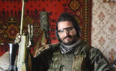 ‘Unë jam gjallë’: Ish-snajperi i Forcave Kanadeze hedh poshtë thashethemet për vdekjen e tij në Ukrainë