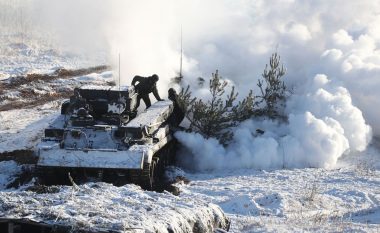 Ukraina thotë se trupat bjelloruse kanë hyrë në vendin e tyre – këta të fundit e thonë të kundërtën