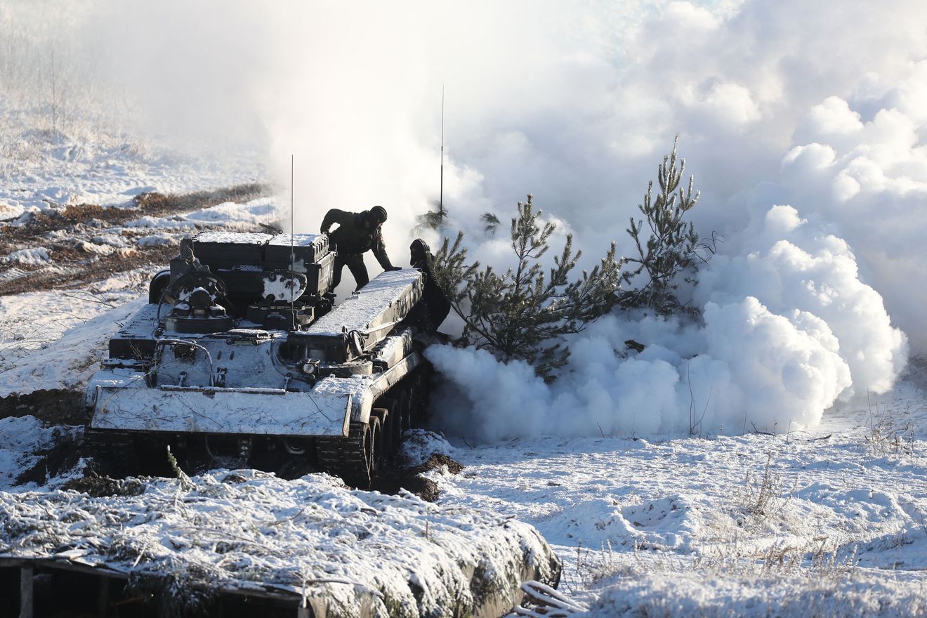 Ukraina thotë se trupat bjelloruse kanë hyrë në vendin e tyre – këta të fundit e thonë të kundërtën