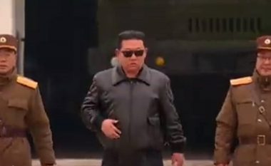 Kim Jong-un mbikëqyr lëshimin e “raketës monstruoze”