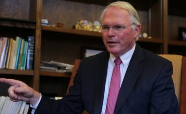 Senati amerikan konfirmon Christopher Hillin ambasador të SHBA-së në Serbi