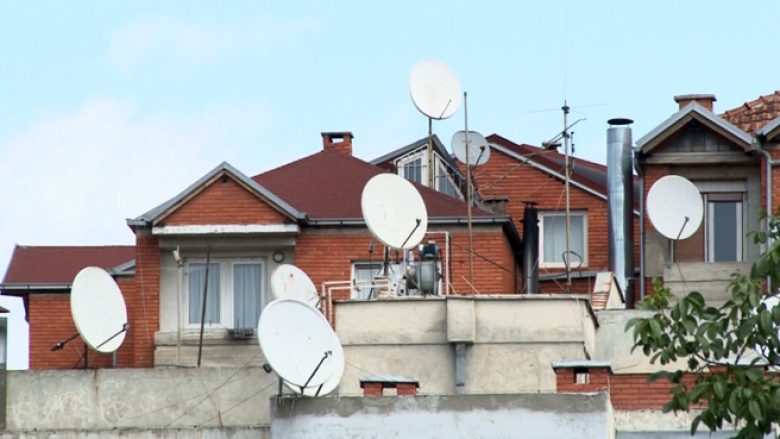 Komuna e Prishtinës iu kërkon qytetarëve të largojnë antenat satelitore nga banesat