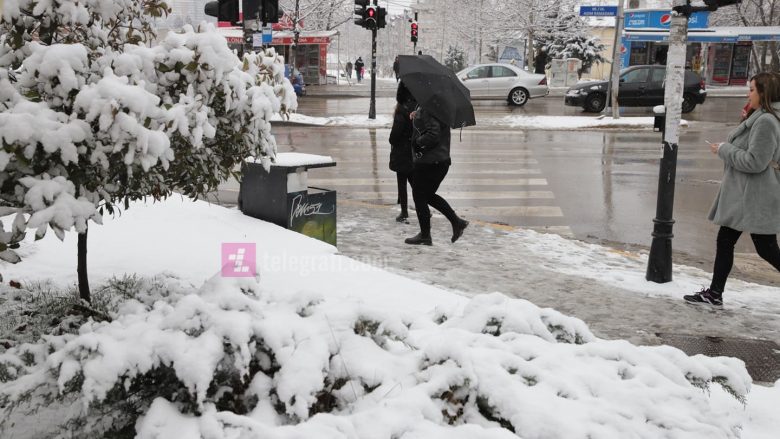 Vranët dhe reshje bore, mëngjeset dhe mbrëmjet me ngrica