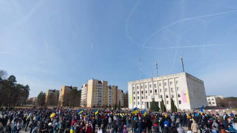 Pas protestave të qytetarëve, lirohet kryetari i një qyteti ukrainas që ishte rrëmbyer prej forcave ruse