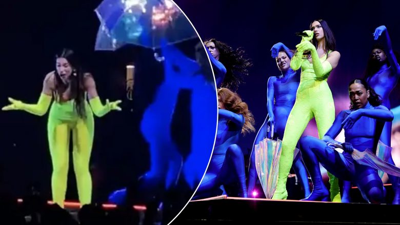 Dua Lipa përjeton një moment të sikletshëm gjatë performancës, hedh aksidentalisht mikrofonin në turmë