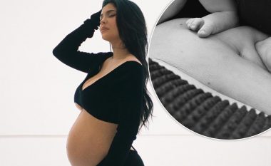 Kylie Jenner lavdërohet për zbulimin e barkut natyral pas lindjes së fëmijës së saj të dytë