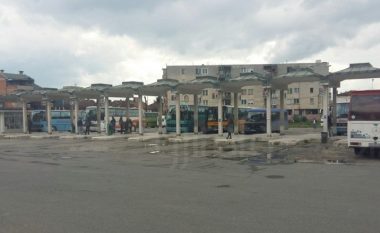 Kishte ngacmuar një të mitur në stacionin e autobusëve në Pejë, arrestohet 22 vjeçari