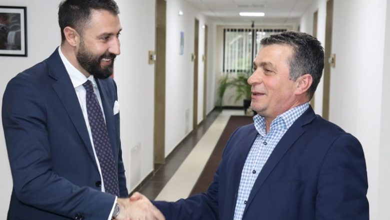 Ministri i Pushtetit Lokal vizitoi “Hidrodrinin”, konfirmon mbështetjen qeveritare për këtë kompani