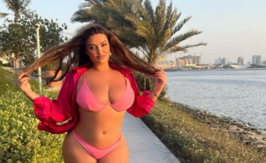 Enca Haxhia vazhdon të sjellë fotografi të tjera me bikini nga pushimet në Dubai