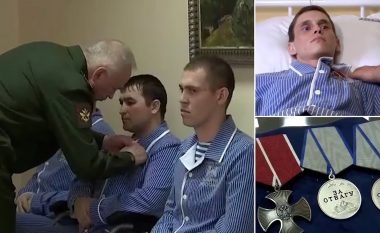 Ushtarët e plagosur rusë duken të tmerruar ndërsa u jepen ‘medaljet e trimërisë për kontributin në Ukrainë’