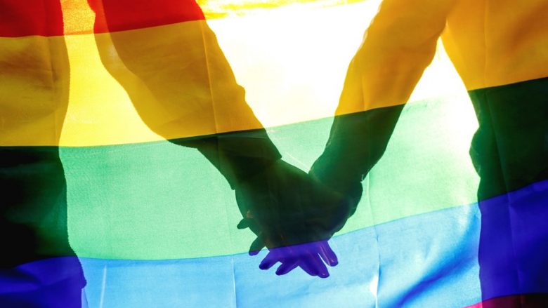 LGBTIQ+ i gëzohet mos kalimit në parim të Projektkodit Civil, thonë se nuk garanton barazi në të drejtën në martesë
