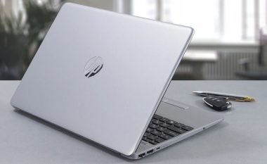 A po ju duhet një laptop me çmim të lirë? Kape shpejt zbritjen në HP 250 G8