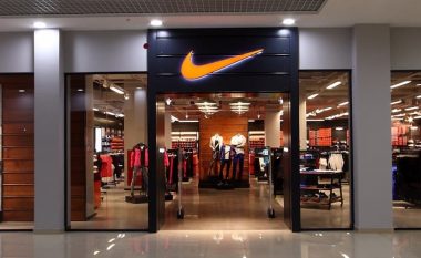 Nike pezullon shitjet në Rusi