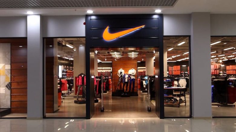 Nike pezullon shitjet në Rusi