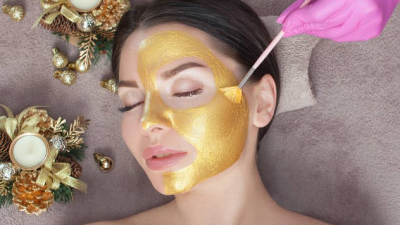 Redukto rrudhat e fytyrës me maskën 24K Gold që kushton hiç më shumë se 5.52 euro