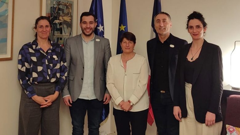 Drejtuesit e KOK-ut pritën ambasadoren për sport të Francës, si dhe u pritën nga ambasadorja e Francës në Prishtinë