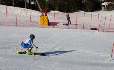 Drin Kokaj përfundon garën e sllallomit në skijimin alpin