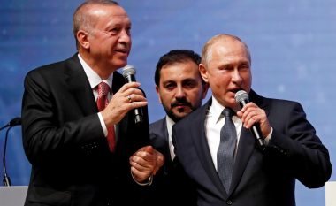 Erdogan flet me Putinin: E rëndësishme është të arrihet një armëpushim