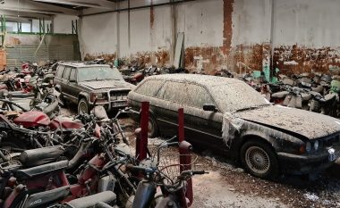 Në Tarragona të Spanjës ekziston “një përfaqësi e zhdukur e BMW-së”, e mbushur me makina të vjetra klasike