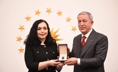 Osmani ndan medalje presidenciale ushtarake për Forcat e Armatosura të Turqisë