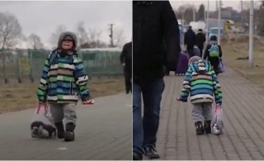 Prekëse: Një fëmijë ukrainas duke qarë, derisa i vetëm kalon kufirin për në Poloni
