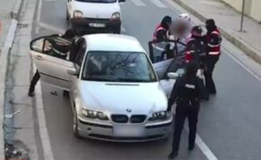 Policia publikon pamjet e operacionit të forcave “Shqiponja” në Vlorë, arrestohen 3 shtetas