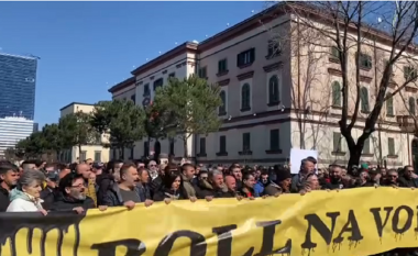 Mbyllet protesta në Tiranë, Qeveria uli çmimin e naftës