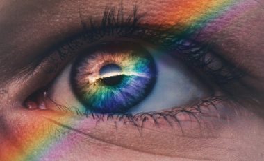 Çfarë e përcakton ngjyrën e syve dhe a mund të ndryshojë ajo me kalimin e kohës?