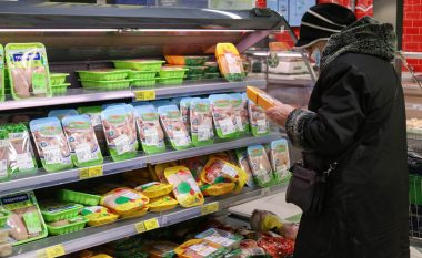 Kriza ekonomike në Rusi, dyqanet në vend kufizojnë shitjen e produkteve ushqimore
