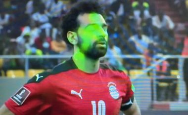 Salah nuk e kishte shikimin e qartë në ekzekutimin e penalltisë për shkak të laserëve – tifozët mendojnë se duhej riekzekutuar