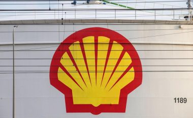 Shell thotë se do të ndalojë blerjen e naftës nga Rusia
