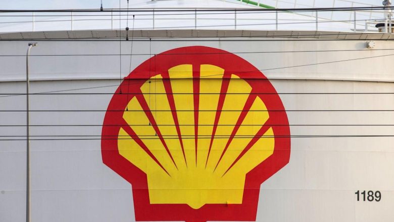 Shell thotë se do të ndalojë blerjen e naftës nga Rusia