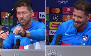 Diego Simeone ‘pushton’ rrjetet sociale me mënyrën se si e largoi mikrofonin e televizionit të Man Unitedit